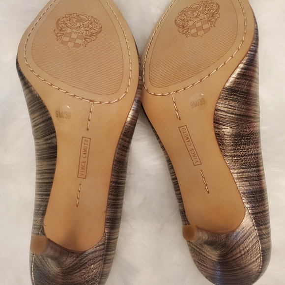 NIB VINCE CAMUTO SALEST HEELS METALLIC SZ 9 - Picture 5 of 6